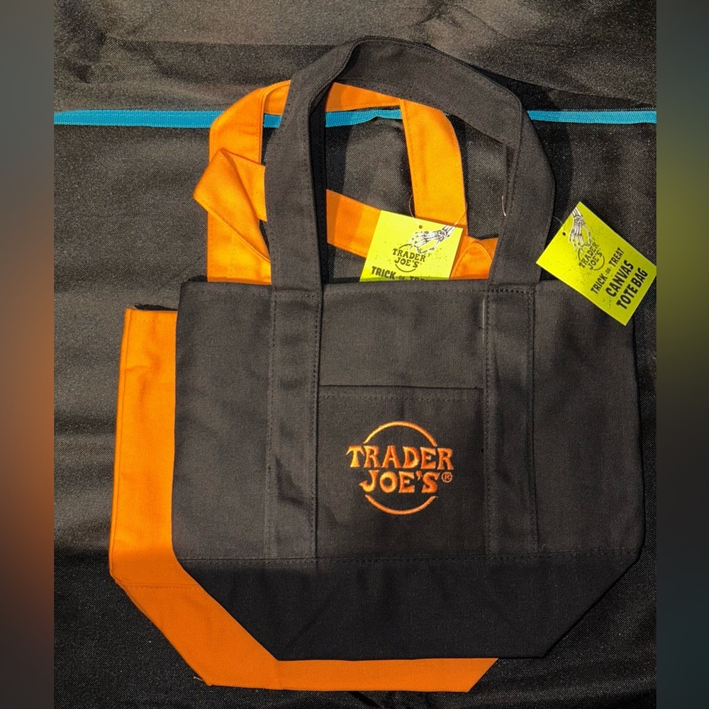 FREE WITH $15 Purchase (1) Trader Joeโs Trick Or Treat Mini Canvas Tote Bag NWT - Picture 6 of 7